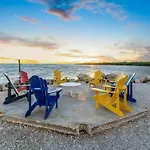 Voted Key Largo\'S #1 Destination, Pool, Marina, Kayaks, Tennis, Pickle Ball