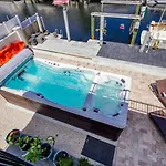 350A Waterfront Oasis With Hot Tub