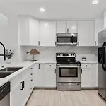 Mariners 210 Great Location With Marina Views