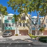 Mariners 210 Great Location With Marina Views