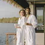 Floating Oasis - Luxury Private Bungalow With Modern Amenities