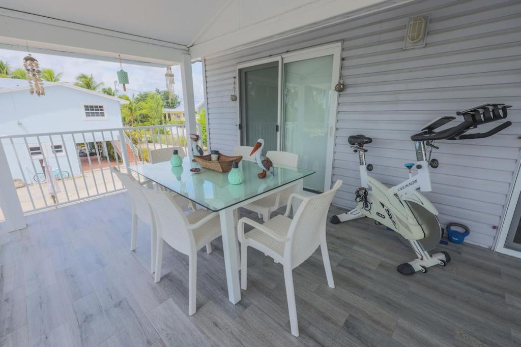 Bayside Canal With Dock/ Jacuzzi/ Pool. * Key Largo