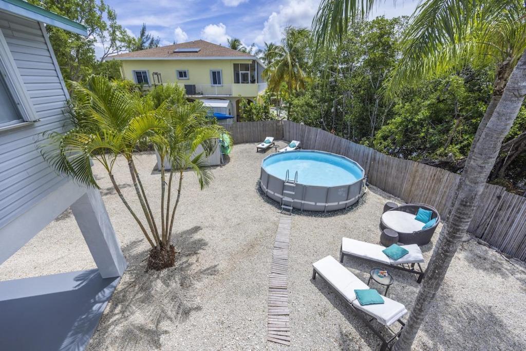 Bayside Canal With Dock/ Jacuzzi/ Pool. Holiday home *