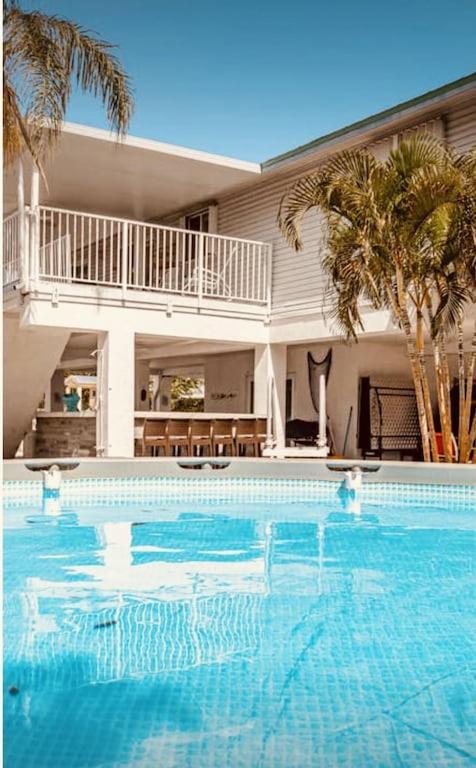 Holiday home Bayside Canal With Dock/ Jacuzzi/ Pool. Key Largo