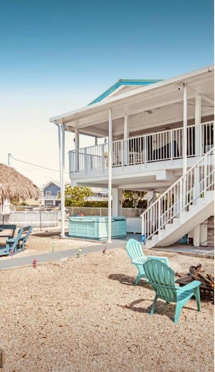 Bayside Canal With Dock/ Jacuzzi/ Pool. Holiday home Key Largo