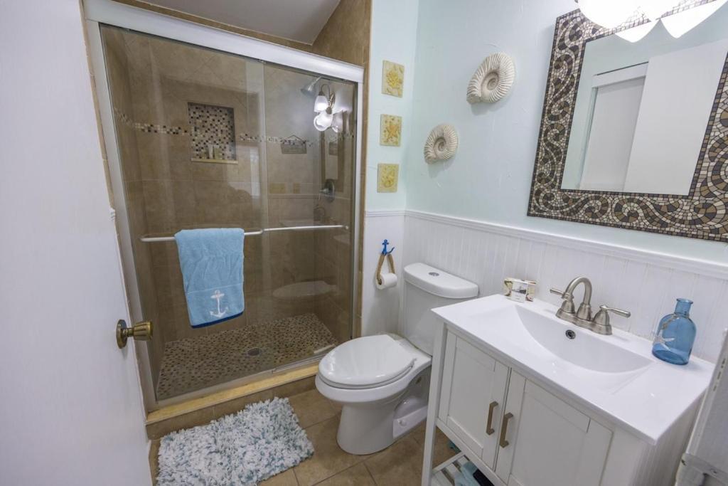 Bayside Canal With Dock/ Jacuzzi/ Pool. Key Largo