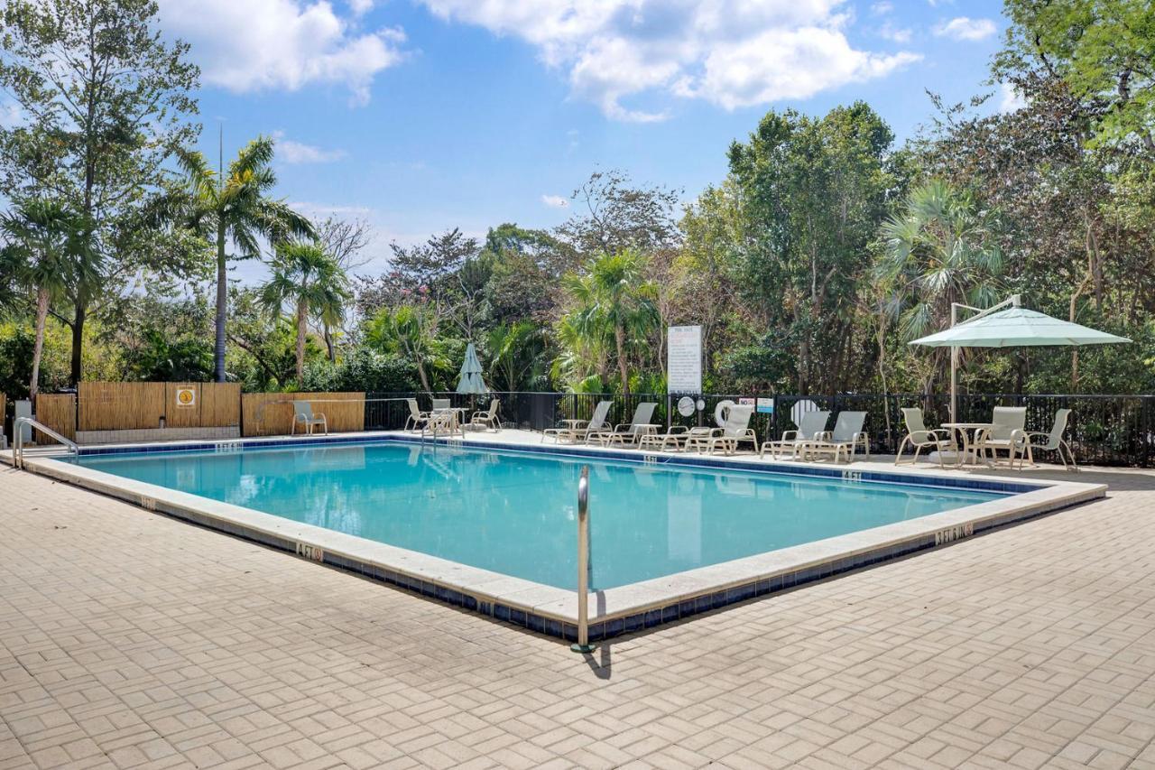 Holiday home Rock Harbor P8 *