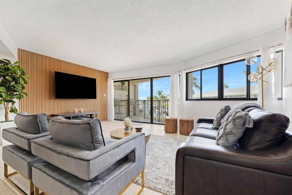 Overlooking Marina/ocean View & Free Golf Cart Holiday home *
