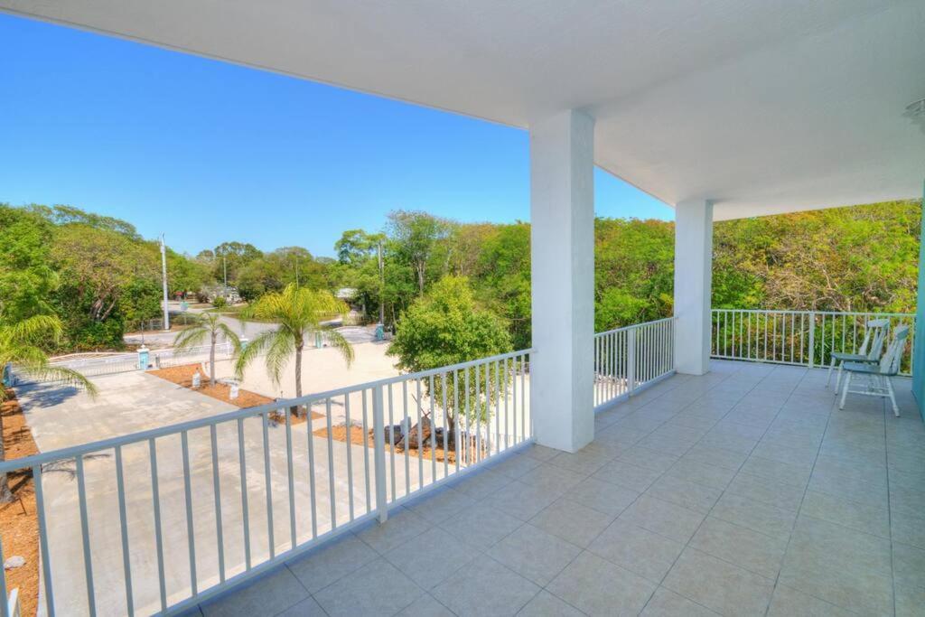 Casa Bahiamar Stunning - 28 Day Minimum, Pool And Dock Holiday home Key Largo