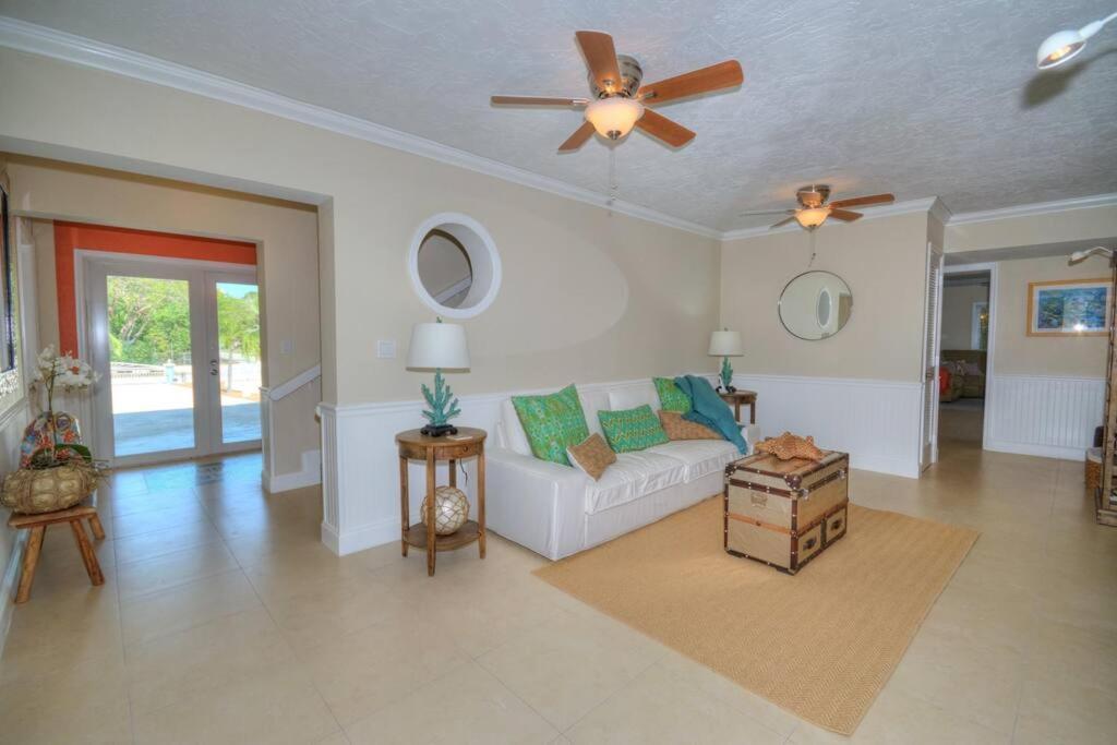 Casa Bahiamar Stunning - 28 Day Minimum, Pool And Dock Key Largo