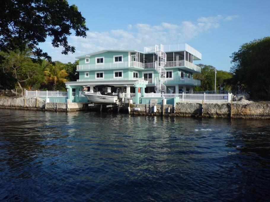 Holiday home Casa Bahiamar Stunning - 28 Day Minimum, Pool And Dock *
