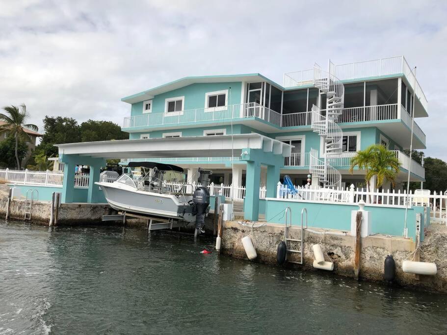 Casa Bahiamar Stunning - 28 Day Minimum, Pool And Dock Holiday home Key Largo