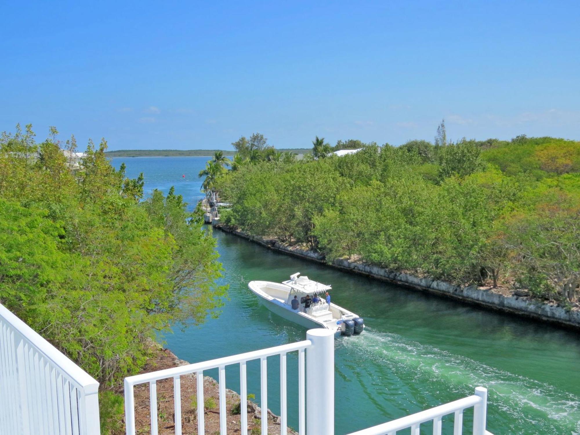 Casa Bahiamar Stunning - 28 Day Minimum, Pool And Dock Holiday home Key Largo