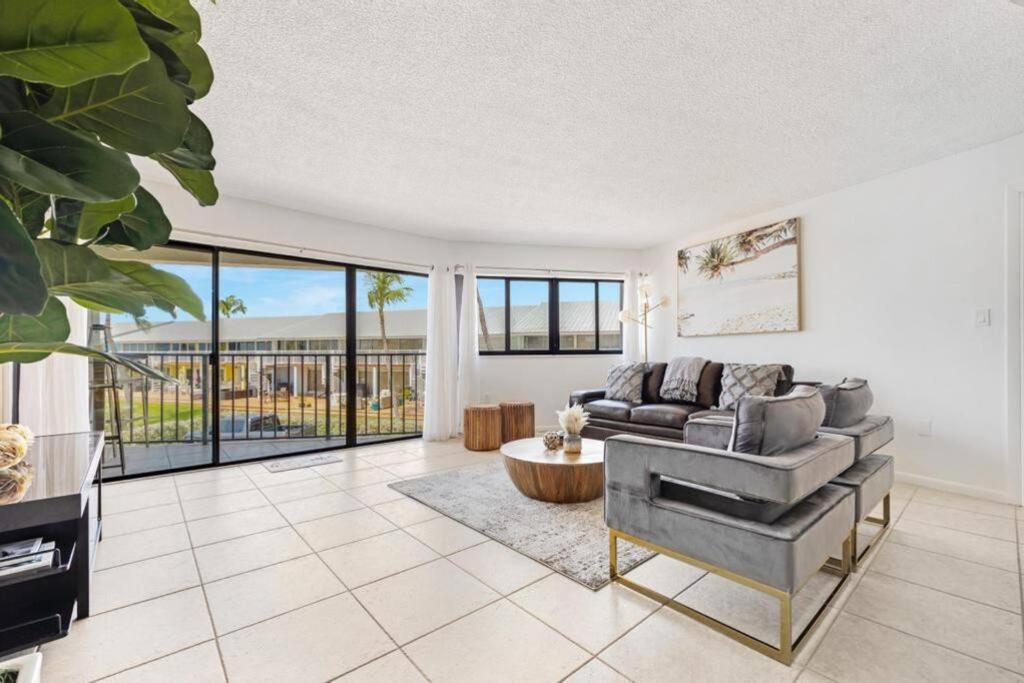 Overlooking Marina/ocean View & Free Golf Cart Holiday home *