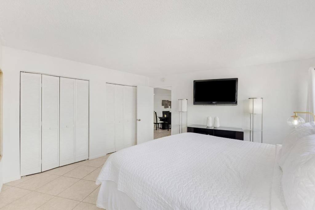 Overlooking Marina/ocean View & Free Golf Cart Holiday home *