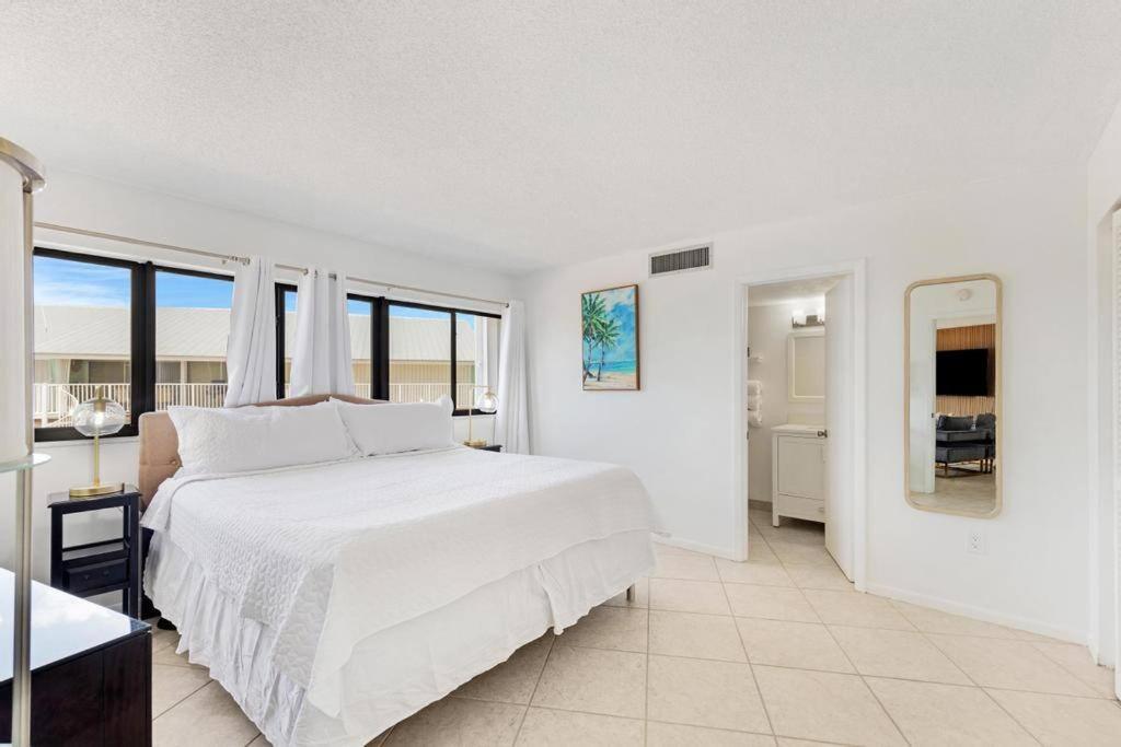Overlooking Marina/ocean View & Free Golf Cart Key Largo