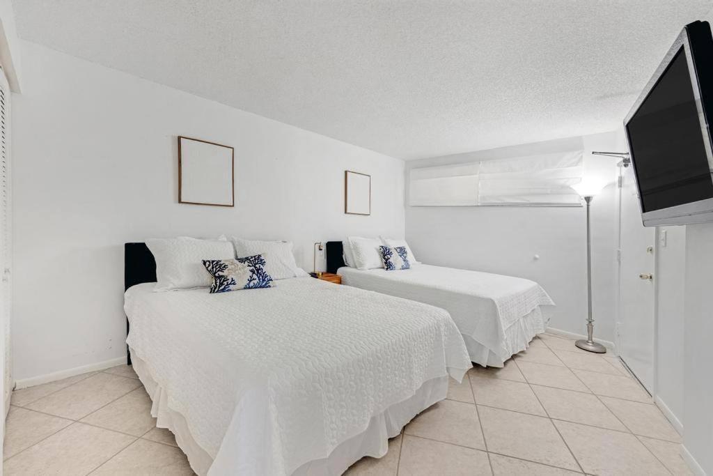 Overlooking Marina/ocean View & Free Golf Cart Holiday home Key Largo