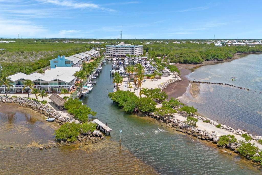 Overlooking Marina/ocean View & Free Golf Cart Holiday home