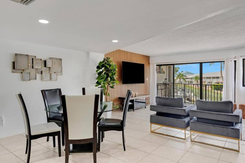 Holiday home Overlooking Marina/ocean View & Free Golf Cart