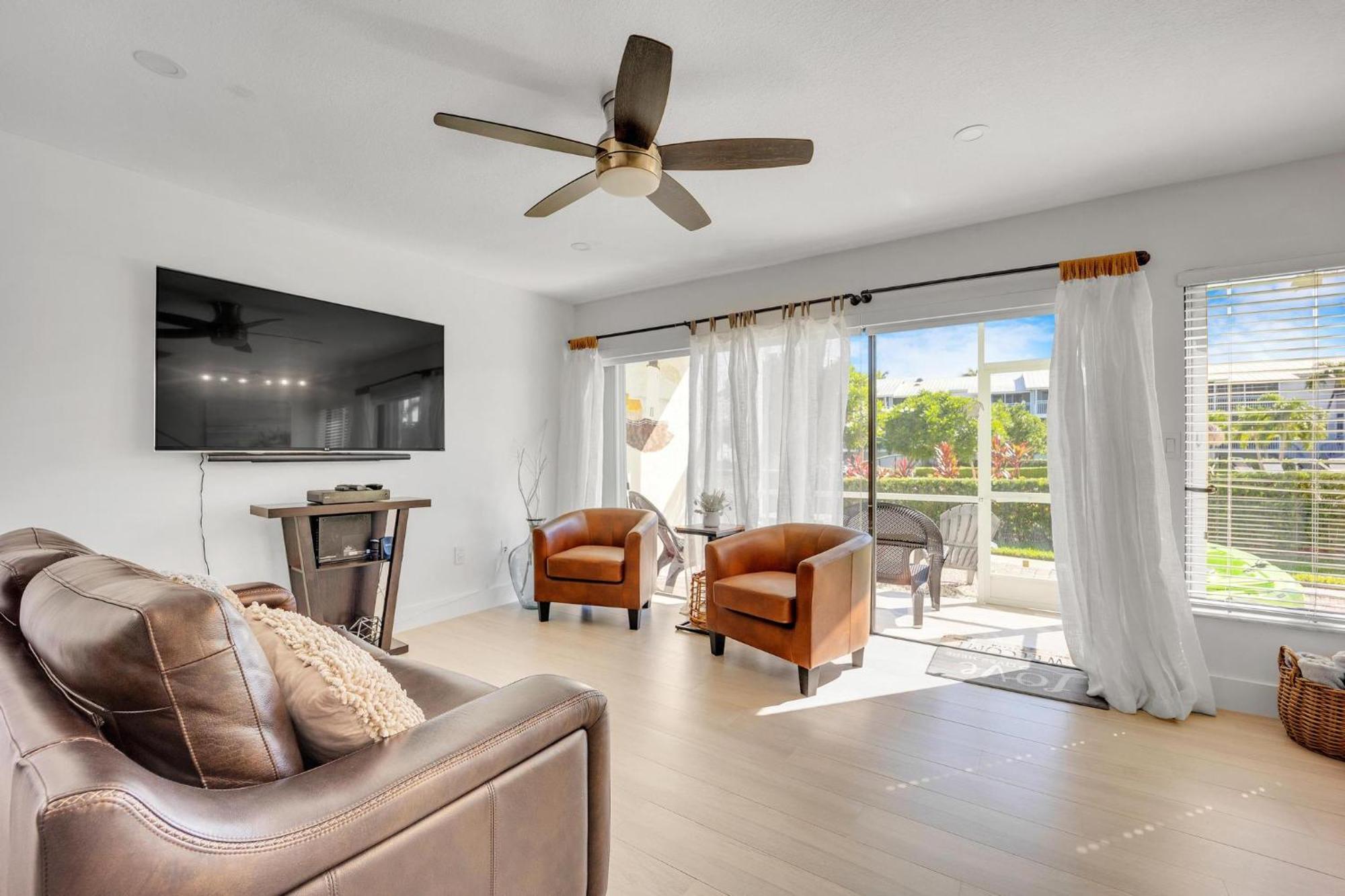 Overlooking Lagoon And Pool-free Golf Cart-kayaks Holiday home Key Largo