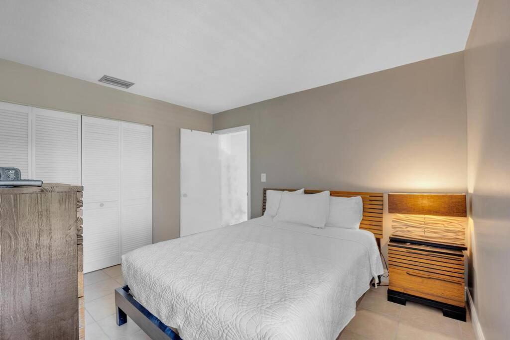 Overlooking Lagoon And Pool-free Golf Cart-kayaks * Key Largo