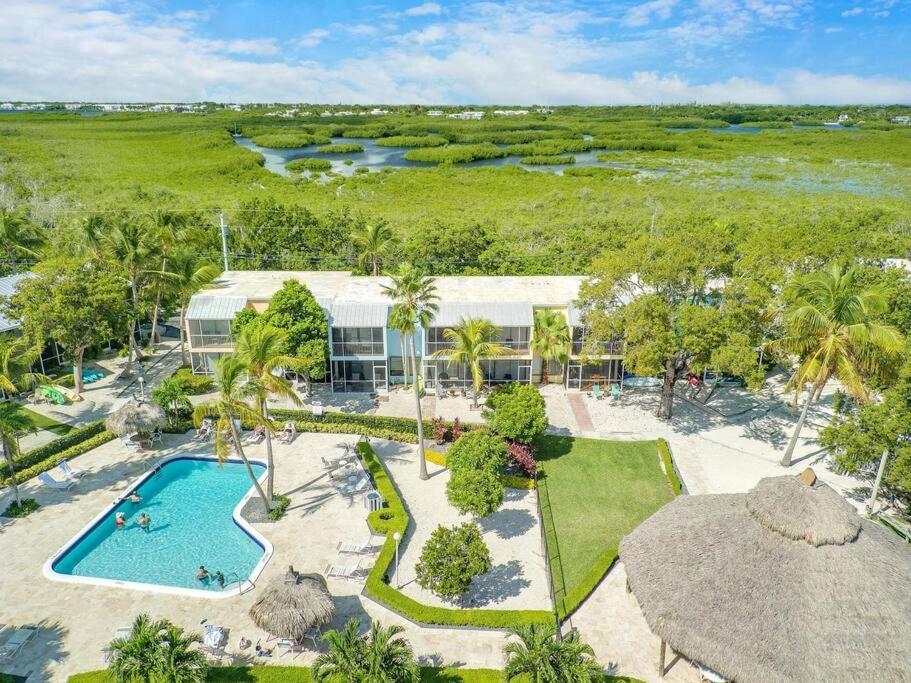 Holiday home Overlooking Lagoon And Pool-free Golf Cart-kayaks Key Largo