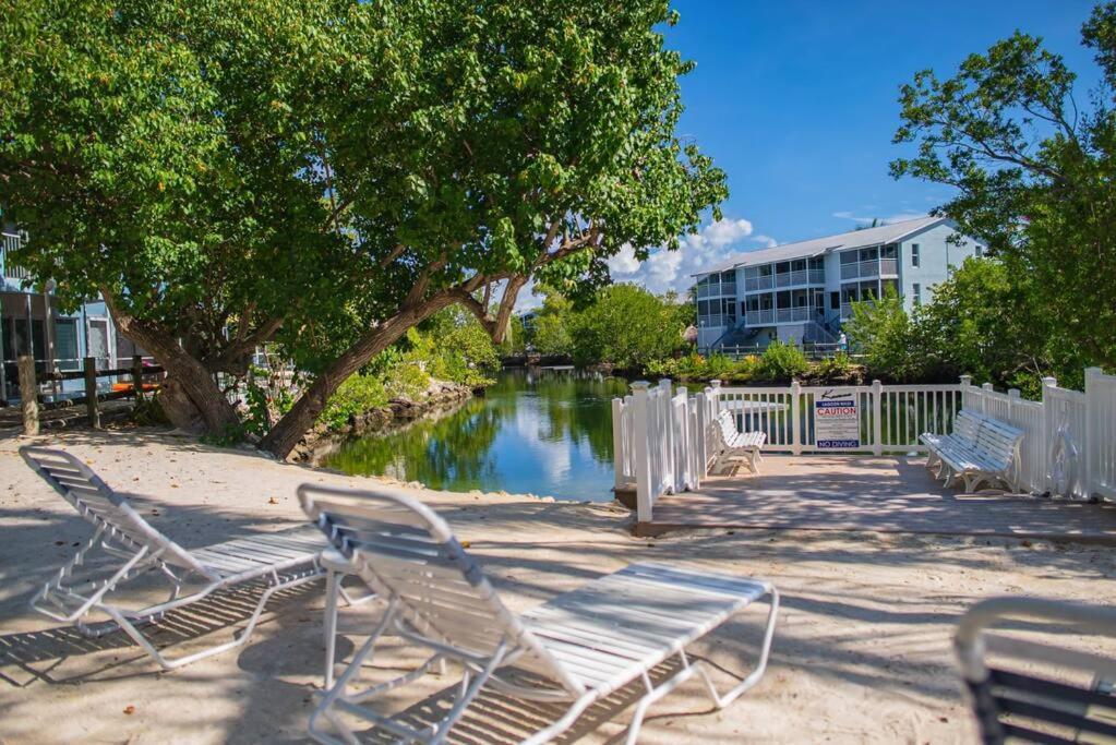 Holiday home Overlooking Lagoon And Pool-free Golf Cart-kayaks Key Largo