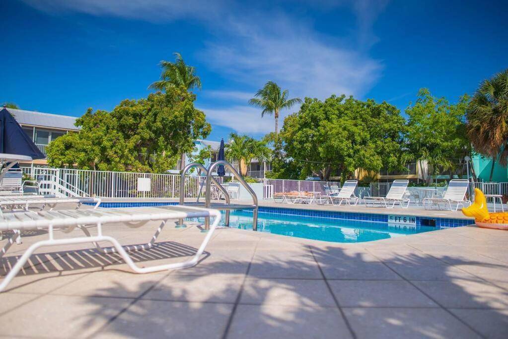 Overlooking Lagoon And Pool-free Golf Cart-kayaks Holiday home Key Largo