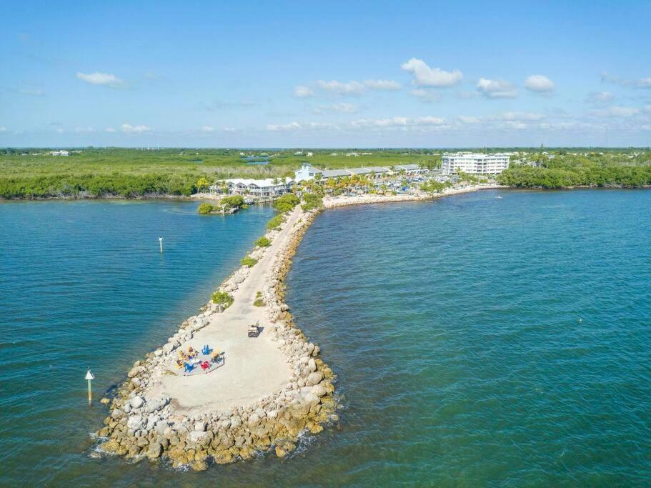 Overlooking Lagoon And Pool-free Golf Cart-kayaks *