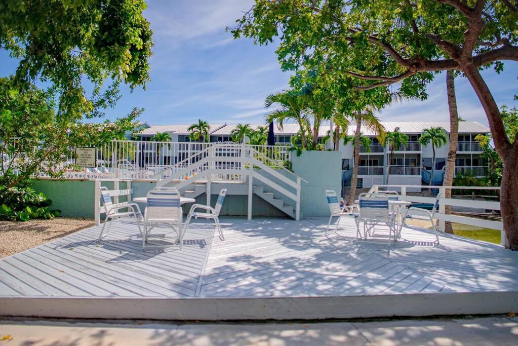 Overlooking Lagoon And Pool-free Golf Cart-kayaks Holiday home Key Largo