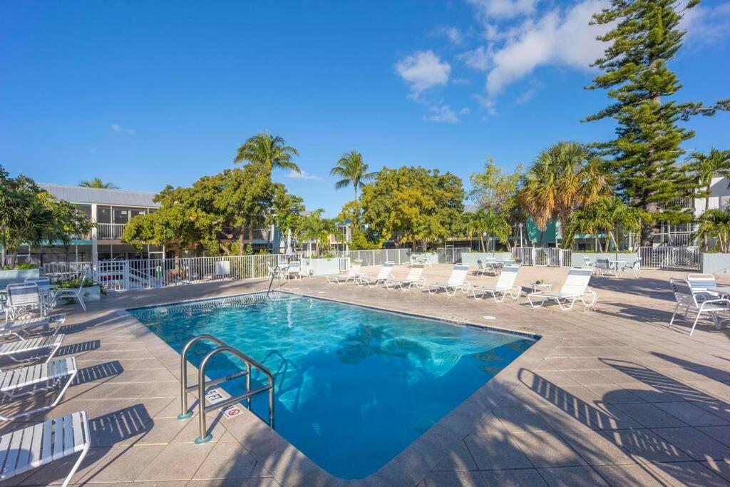 Holiday home Overlooking Lagoon And Pool-free Golf Cart-kayaks Key Largo