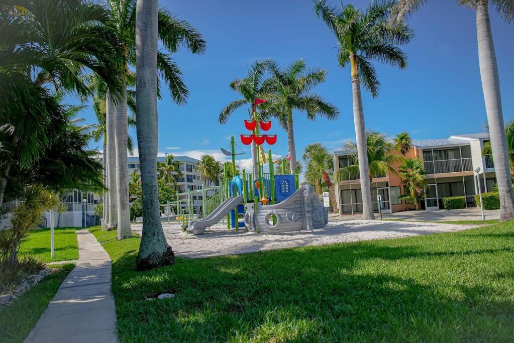 Overlooking Lagoon And Pool-free Golf Cart-kayaks Holiday home *