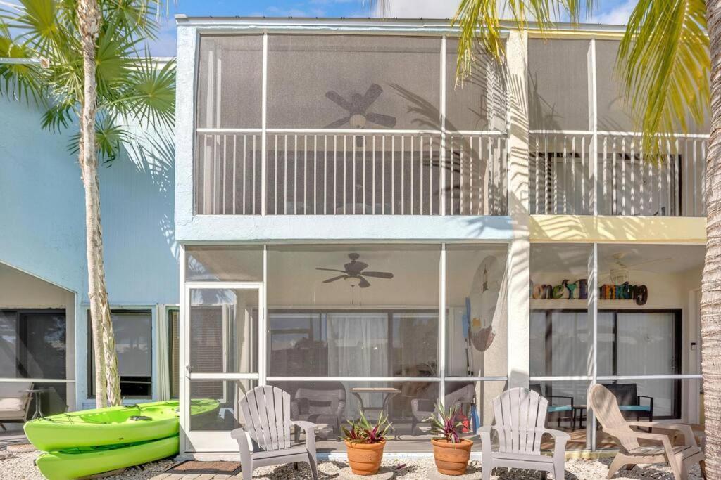 Holiday home Overlooking Lagoon And Pool-free Golf Cart-kayaks Key Largo