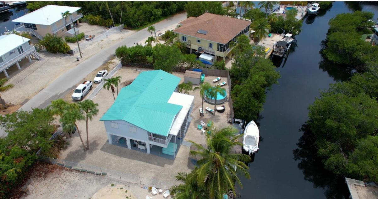 Holiday home Bayside Canal With Dock/ Jacuzzi/ Pool. *