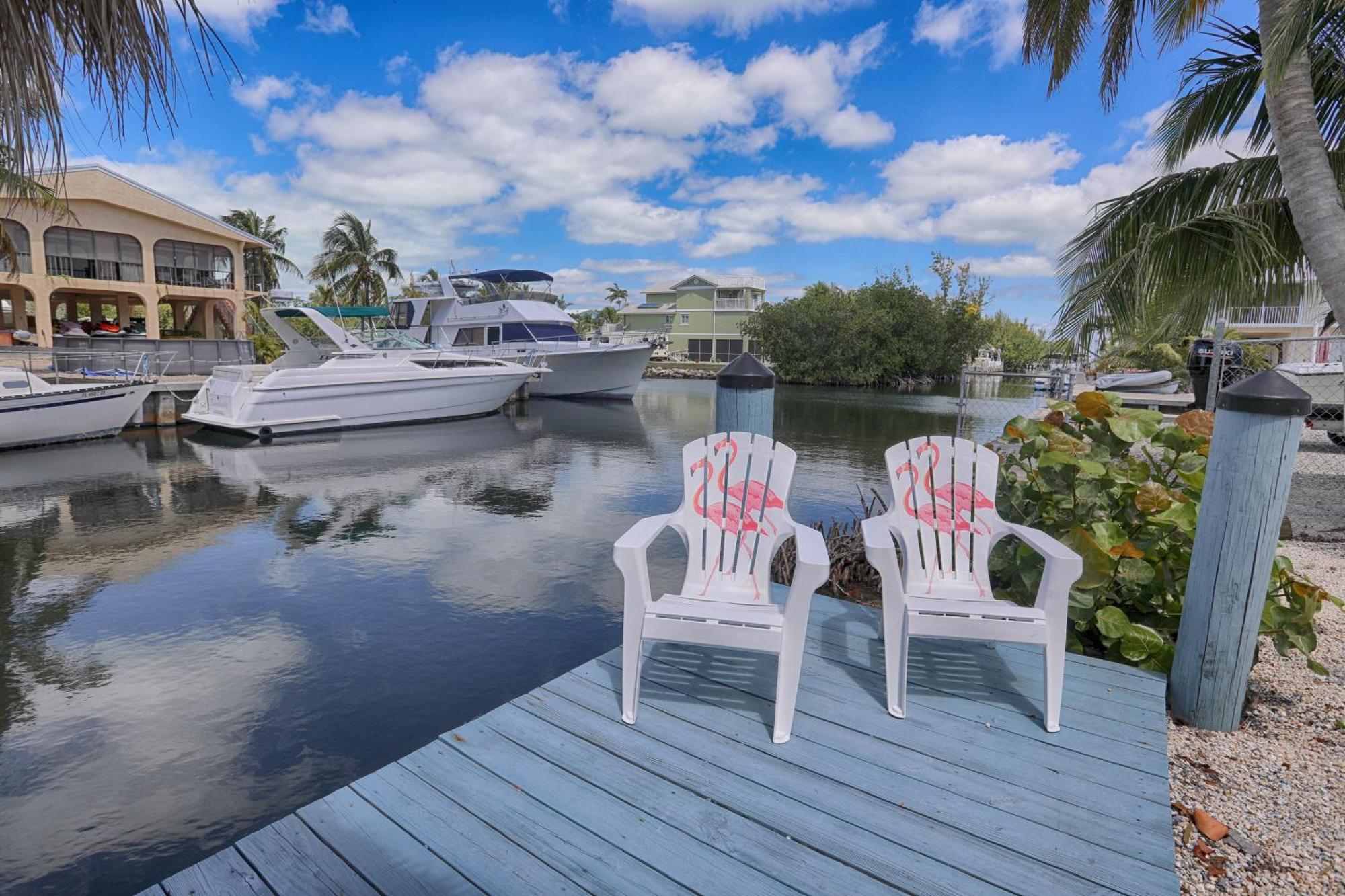 Bayside Canal With Dock/ Jacuzzi/ Pool. Holiday home *