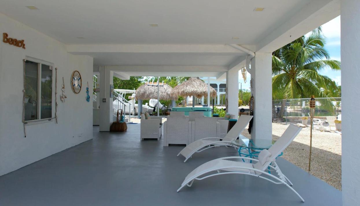 Bayside Canal With Dock/ Jacuzzi/ Pool. Holiday home