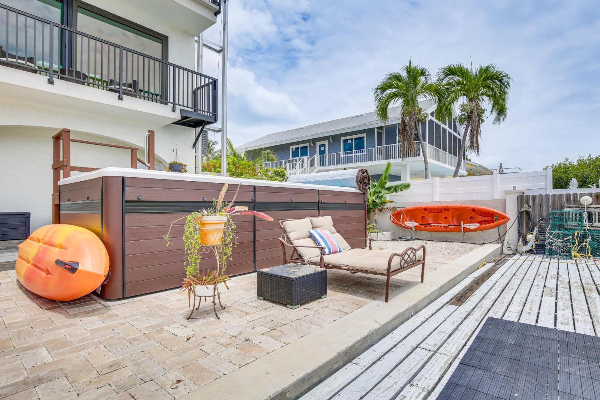 Holiday home Waterfront Oasis With Boat Dock And Swim