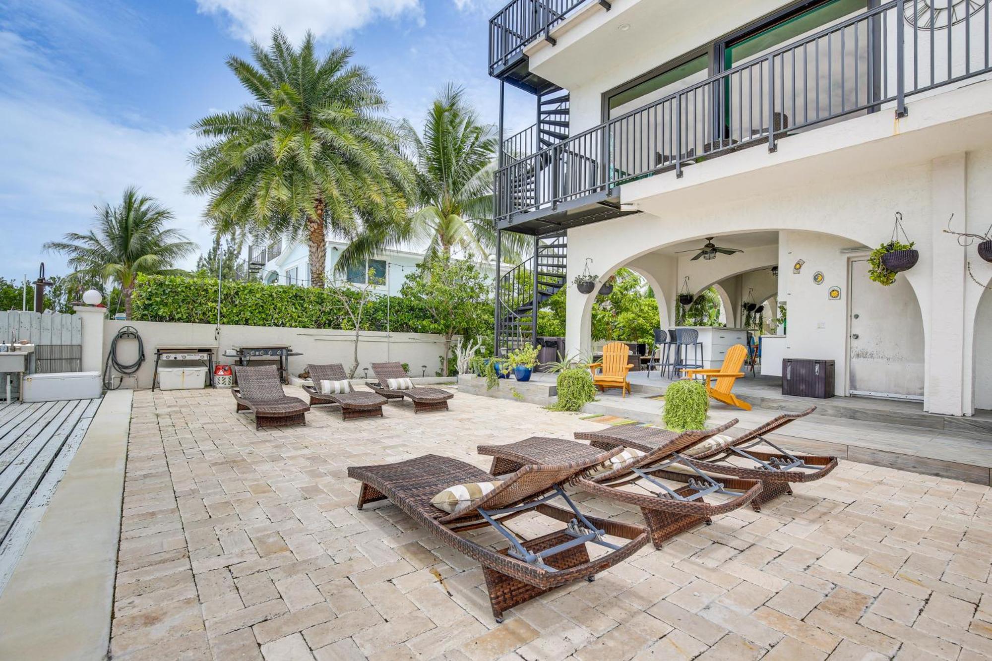 Holiday home Waterfront Oasis With Boat Dock And Swim