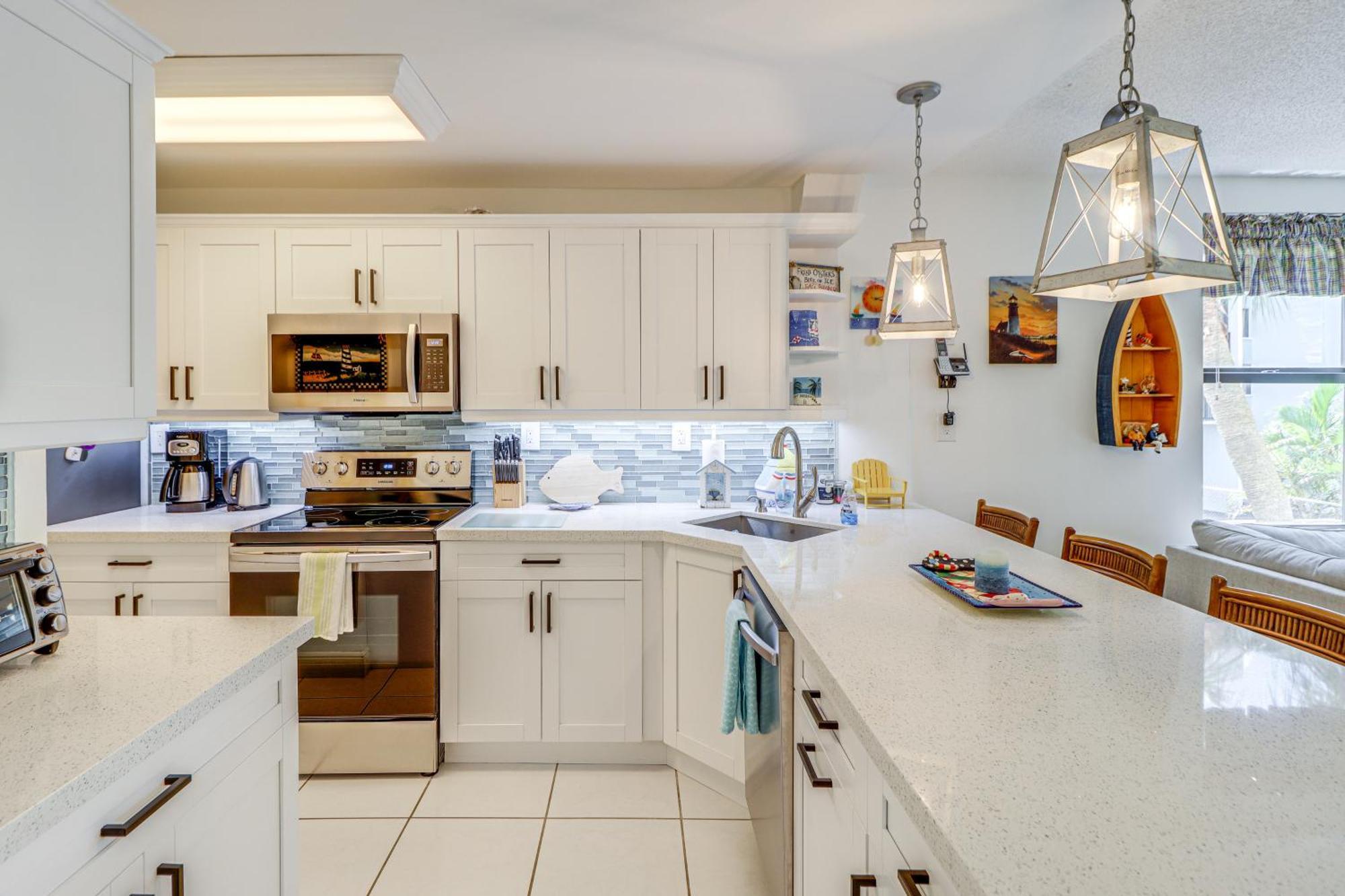 - Community Pool, Marina And Beach! Apartment *