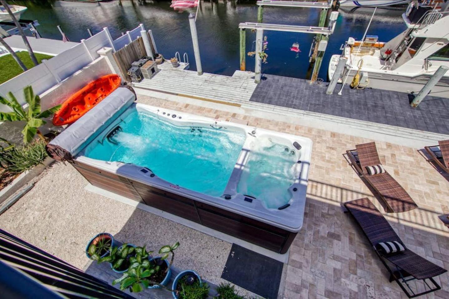 350a Waterfront Oasis With Hot Tub