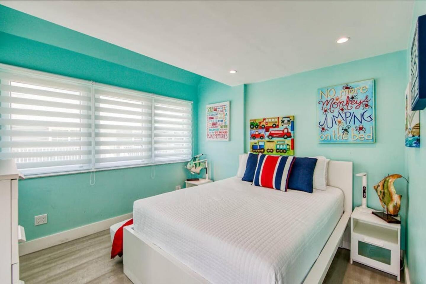 Apartment 350a Waterfront Oasis With Hot Tub