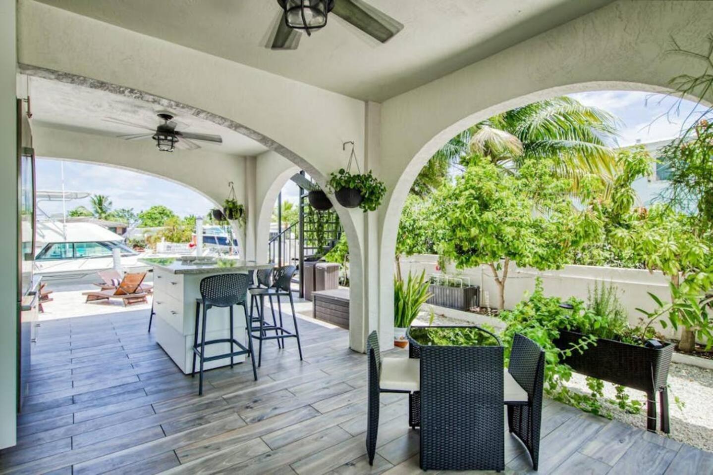 Apartment 350a Waterfront Oasis With Hot Tub *