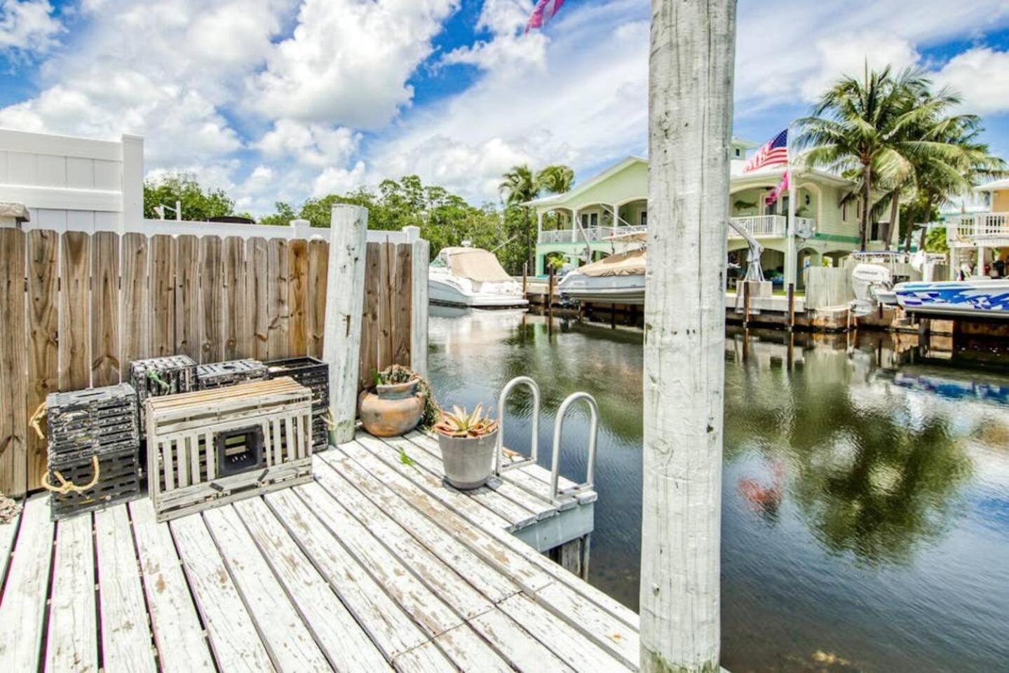 350a Waterfront Oasis With Hot Tub Apartment