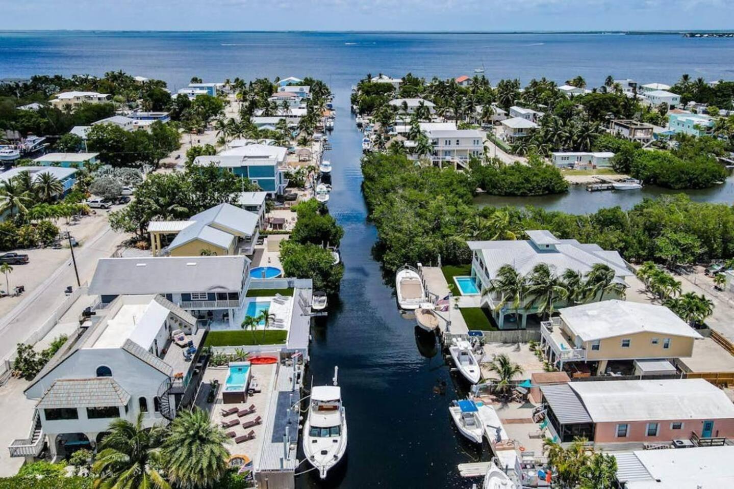 Apartment 350a Waterfront Oasis With Hot Tub