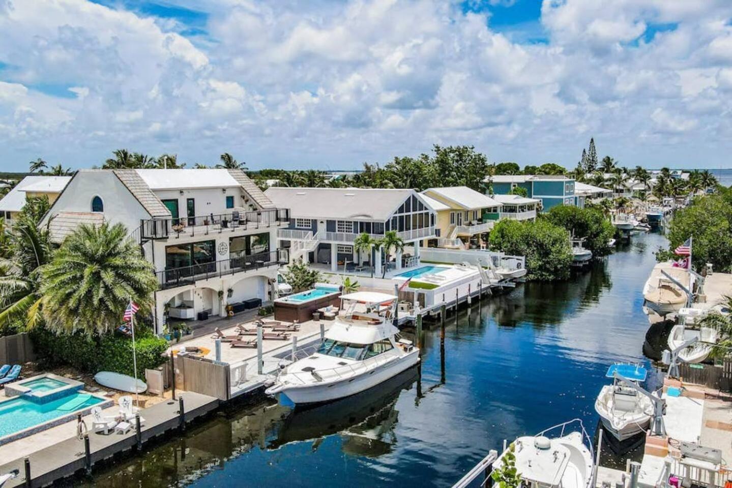 350a Waterfront Oasis With Hot Tub