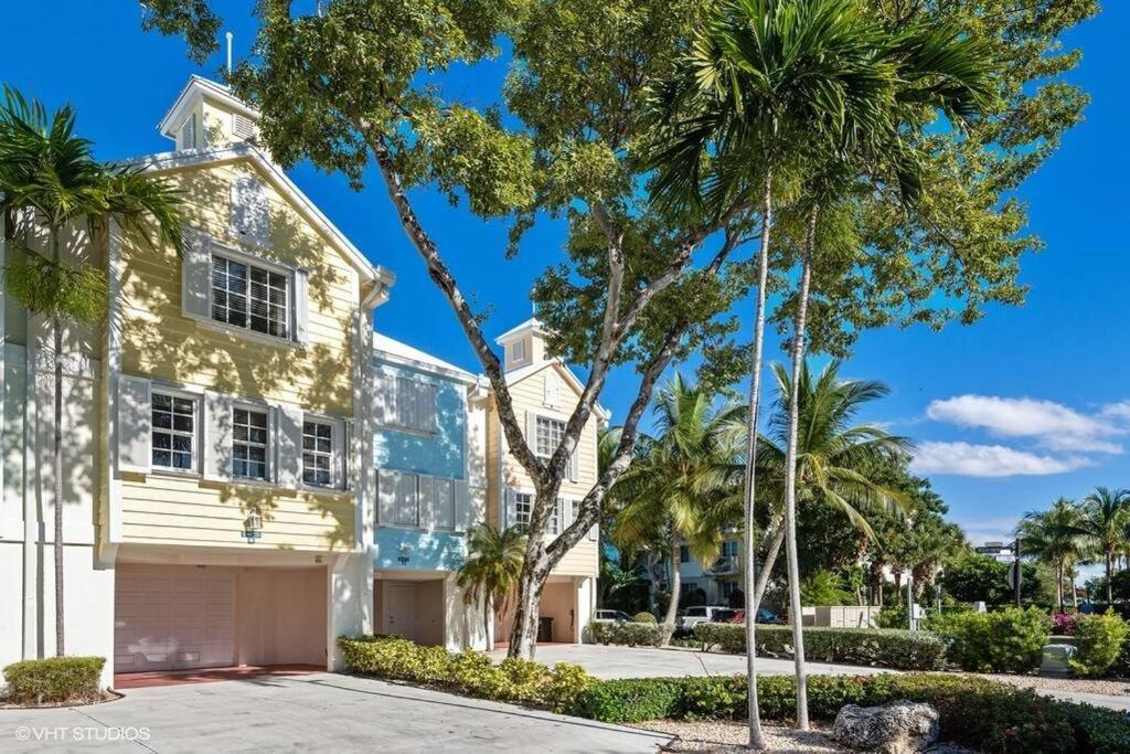 Mariners 210 Great Location With Marina Views
