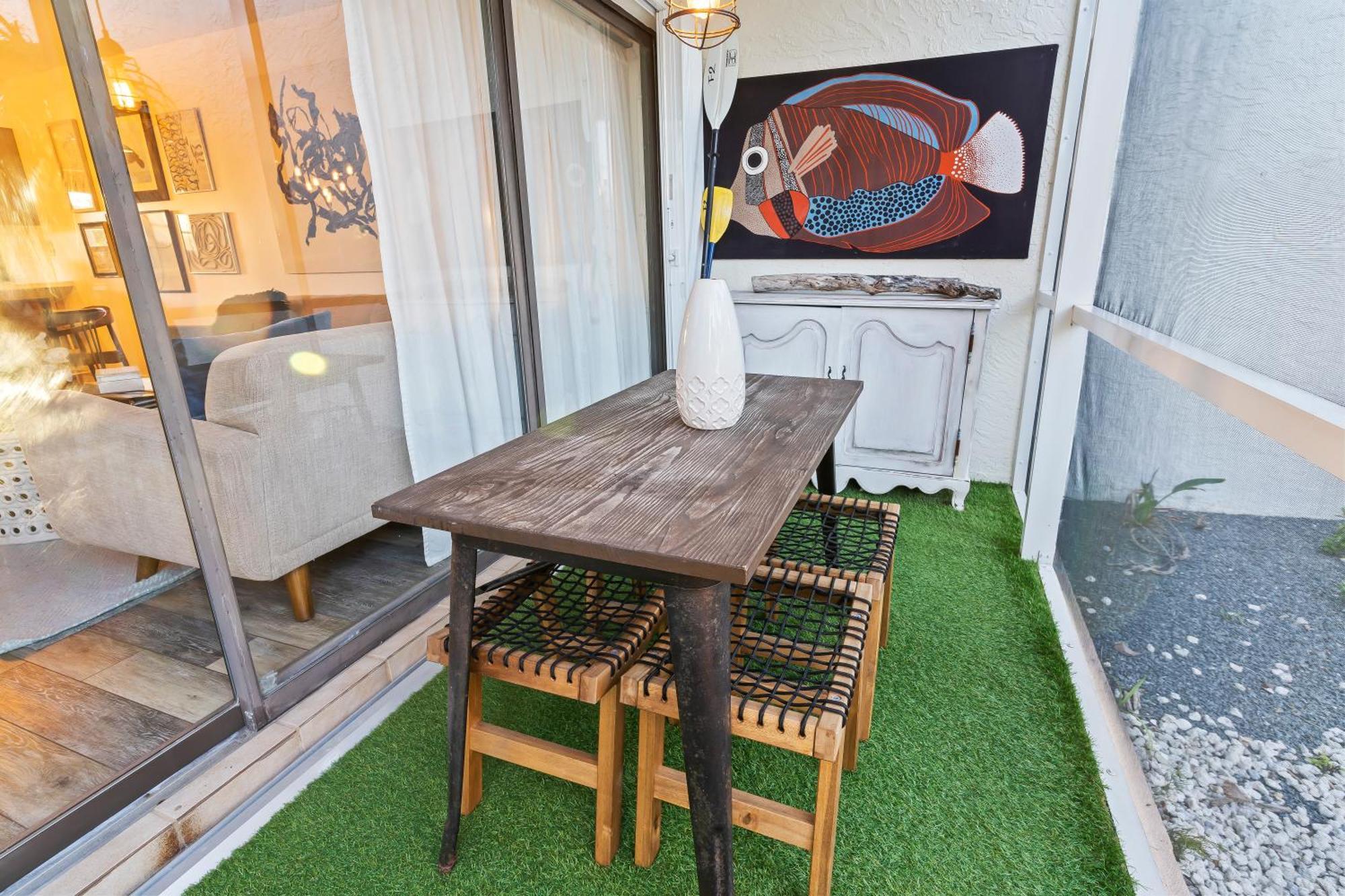 Art Decor Unit Pool Tennis Private Marina Pickleball Apartment