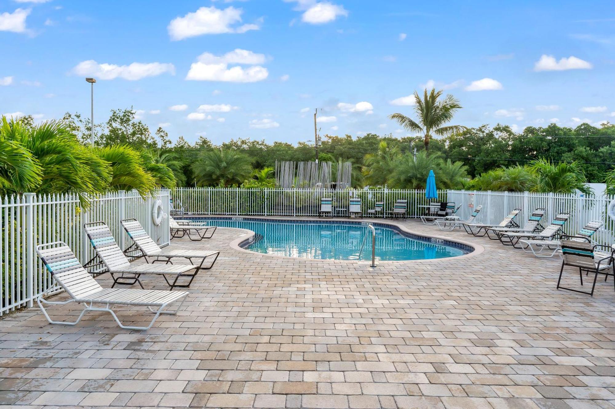 Apartment Art Decor Unit Pool Tennis Private Marina Pickleball