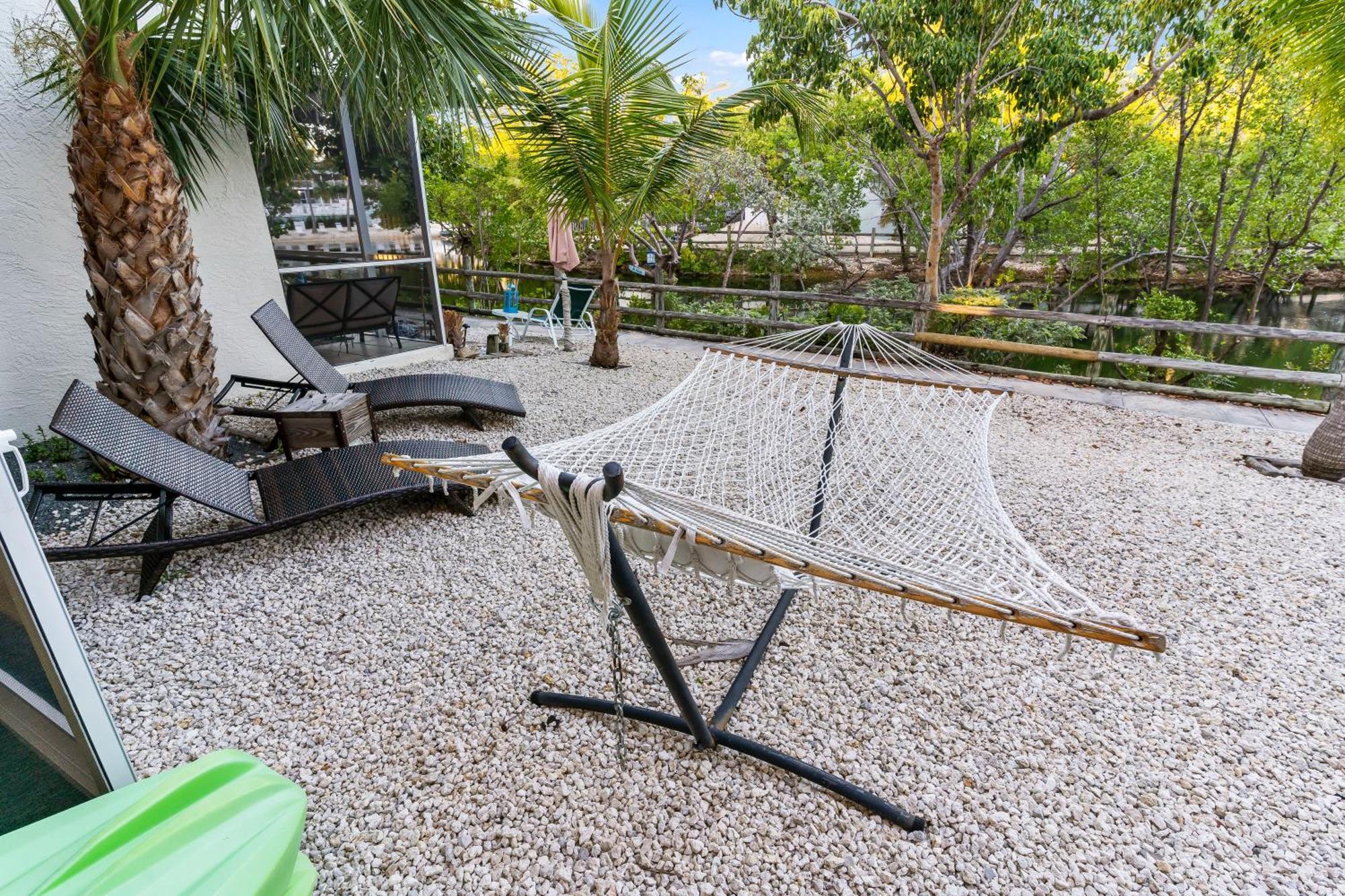Art Decor Unit Pool Tennis Private Marina Pickleball Apartment *