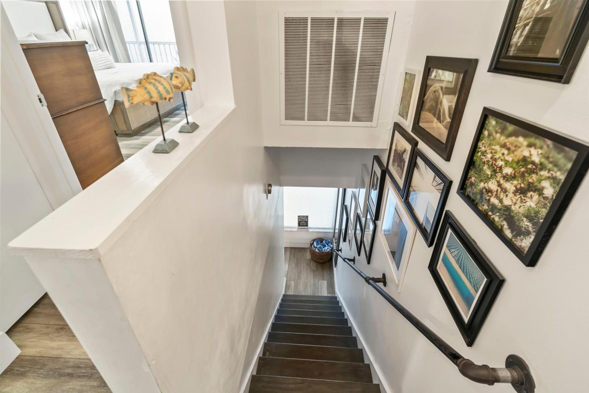 Art Decor Unit Pool Tennis Private Marina Pickleball Apartment